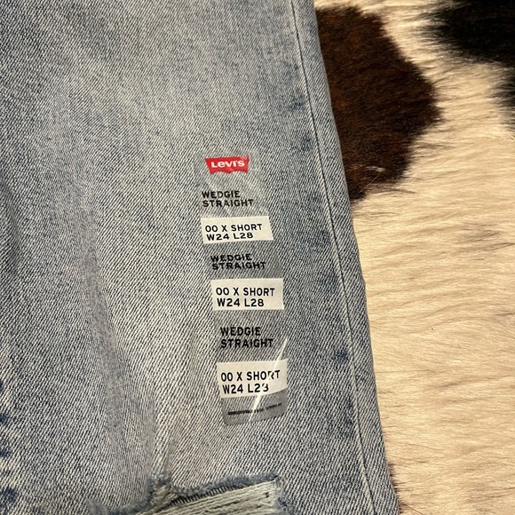 Levi’s Wedgie Straight Size 24, Short - Picture 6 of 7